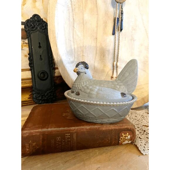 Mosser Glass Marble Hen on Nest – Hand-Painted – LG Wright Mold – Split Tail – W - Picture 6 of 7